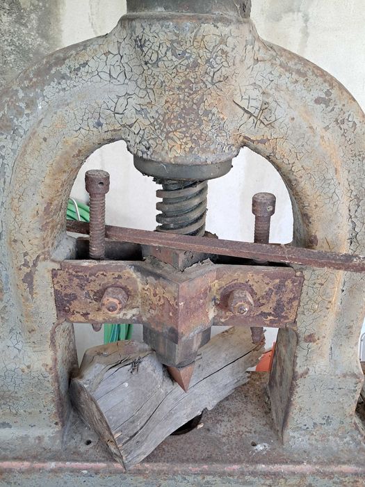 Prensa antiga em ferro