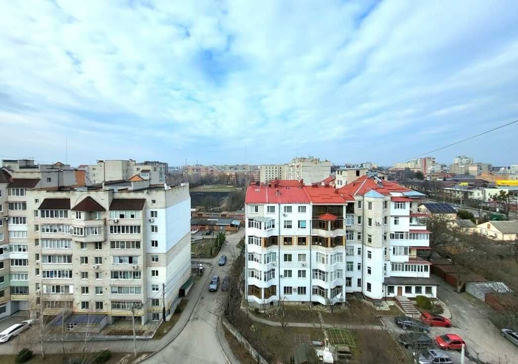 Продаж 4-кімнатної квартири, вул. Р. Скалецького