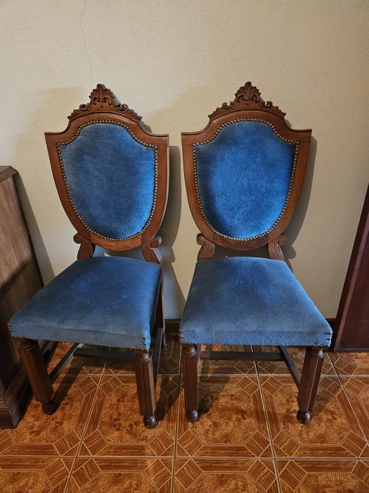 Senhorinha e duas cadeiras