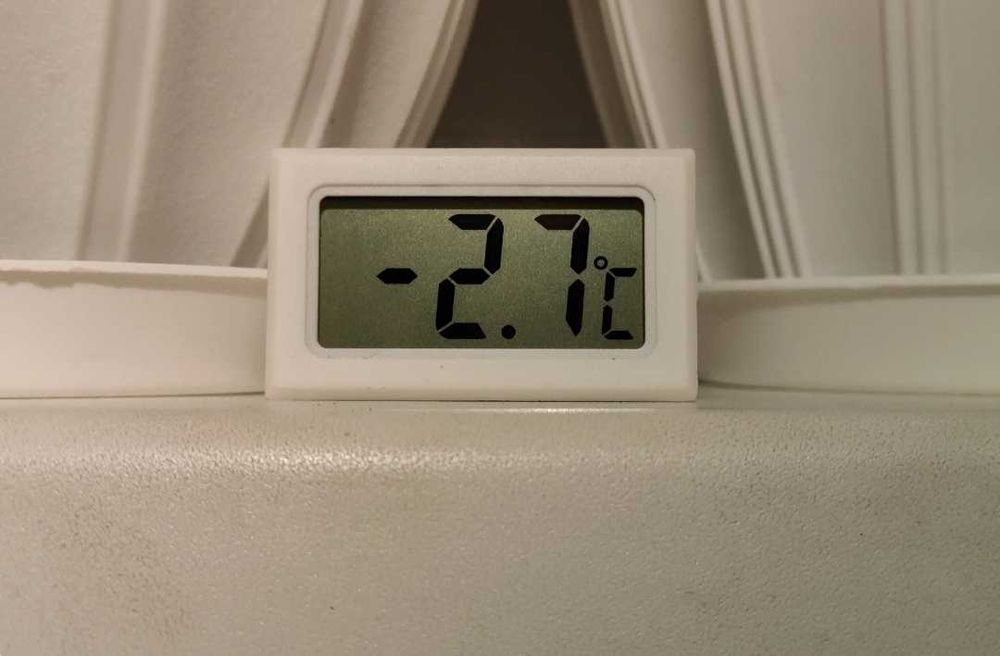 Цифровий термометр с датчиком температуры.Длина шнура 1 м.