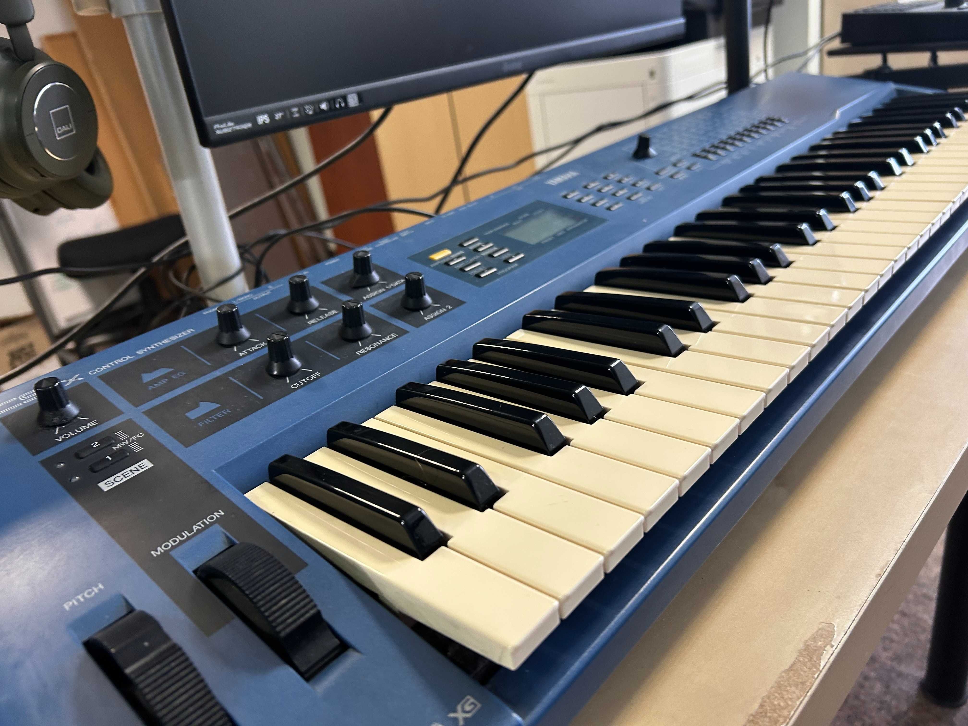 Syntezator Yamaha CS1X