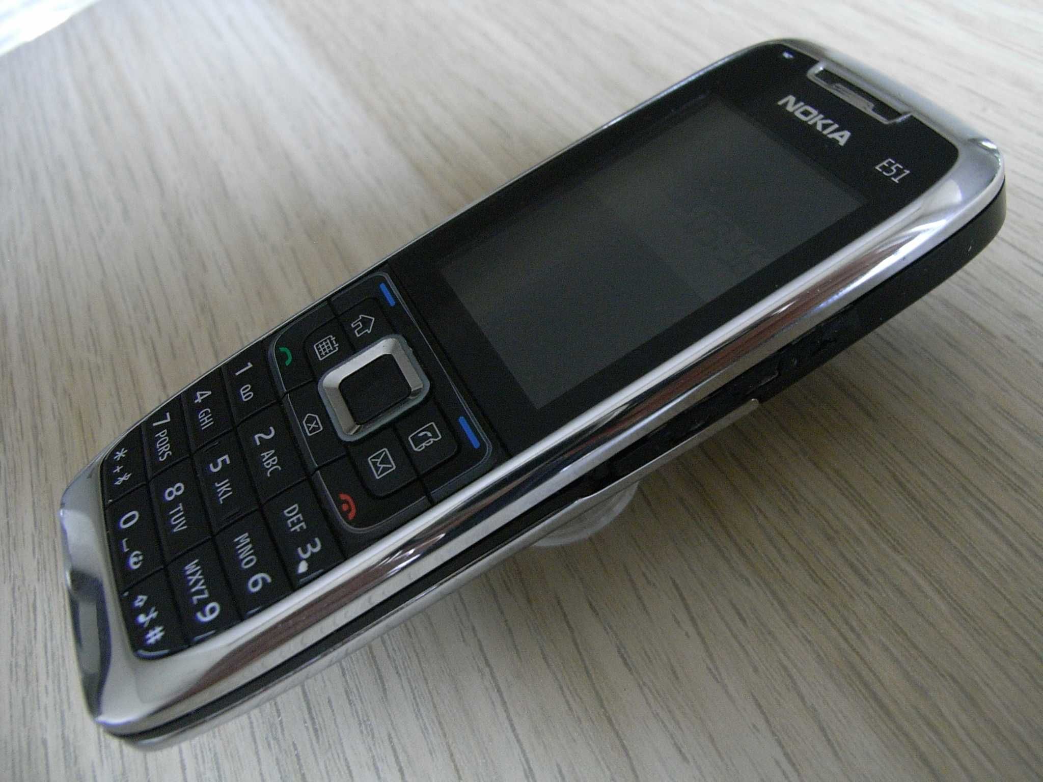 Kultowy telefon NOKIA E51-