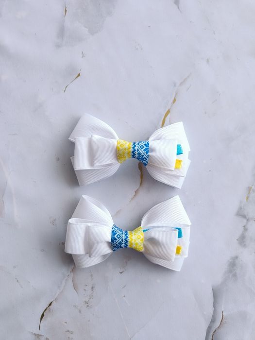 Бантики зі стрічок в українському стилі