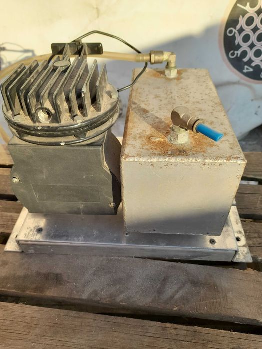 Вакуумний насос 12 вольт вакуумна система.