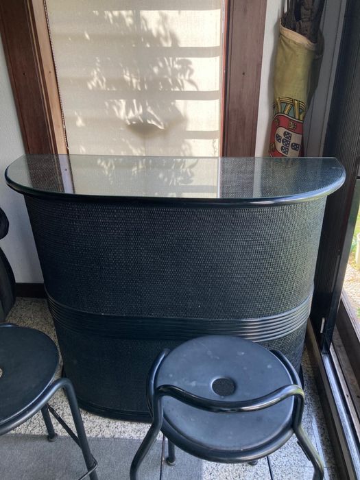 BAR/ Garrafeira: VINTAGE em madeira  +2 cadeiras de bar em metal [1980