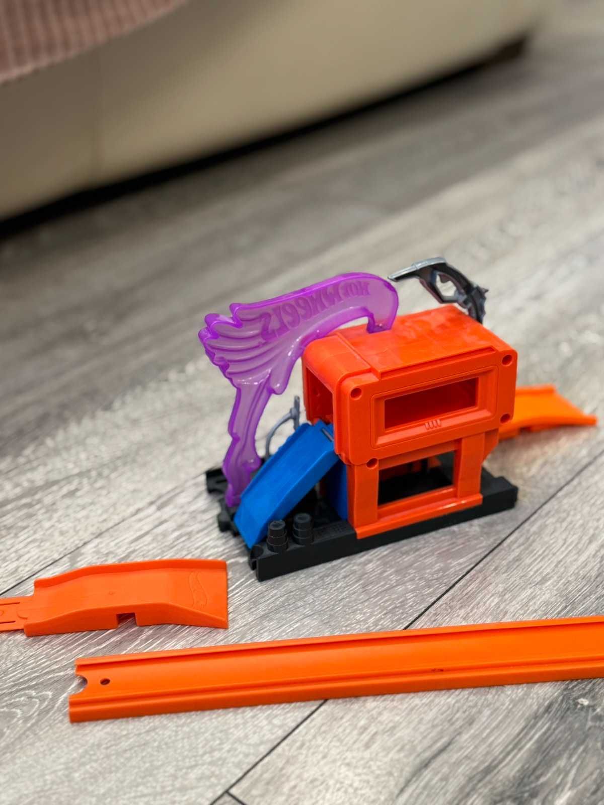 Hot Wheels бензоколонка