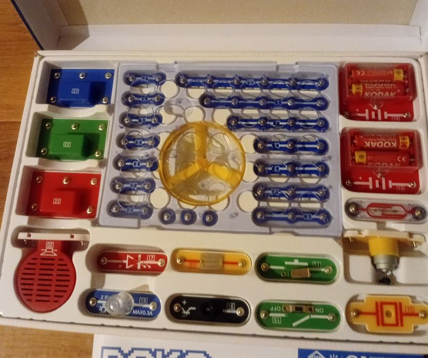 Електронний конструктор Doka 201