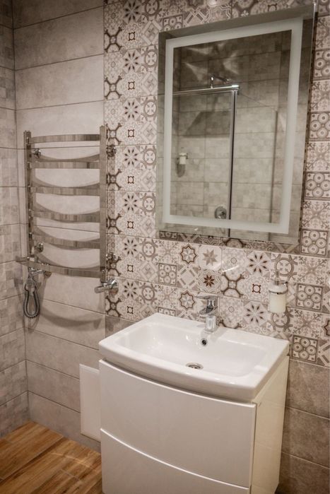 Центр ,VIP-2-х кімнатна ,Новобудова, погодинно, здача 1-3 місяці також