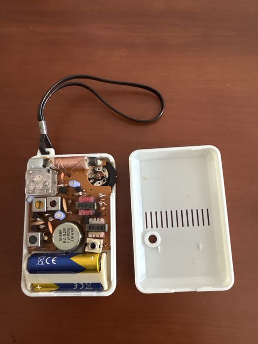 Vendo rádio pilhas SHARP - decada 1970 - novo