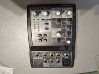 Behringer xenyx 502 mixer