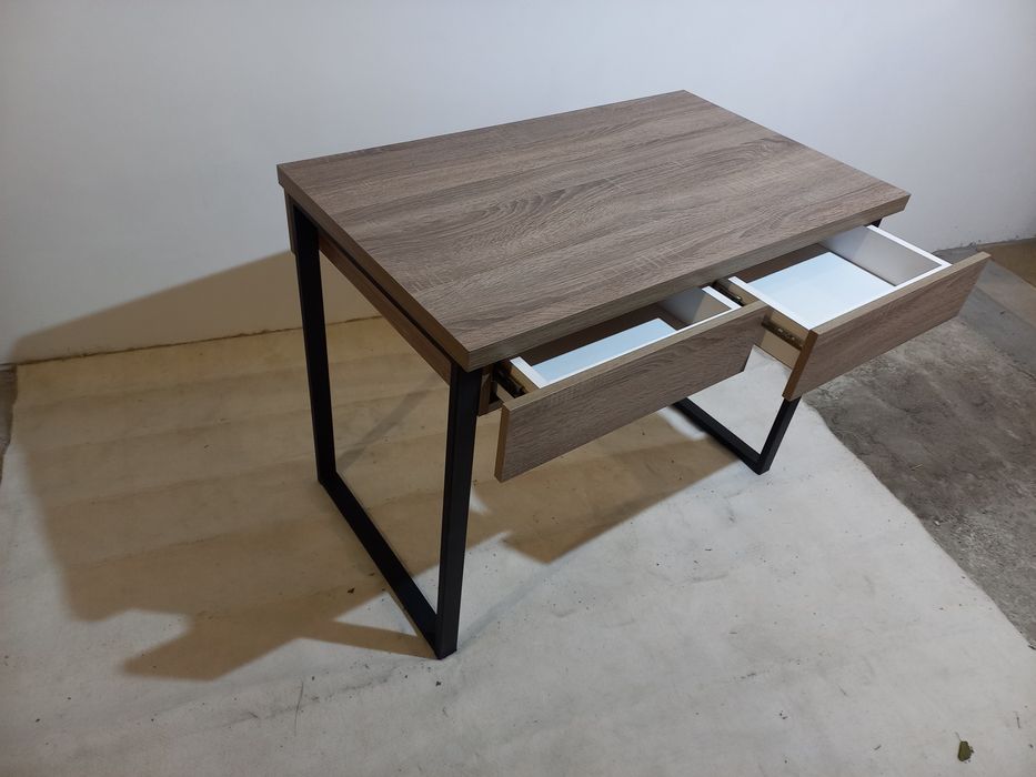 Стіл у стилі Лофт