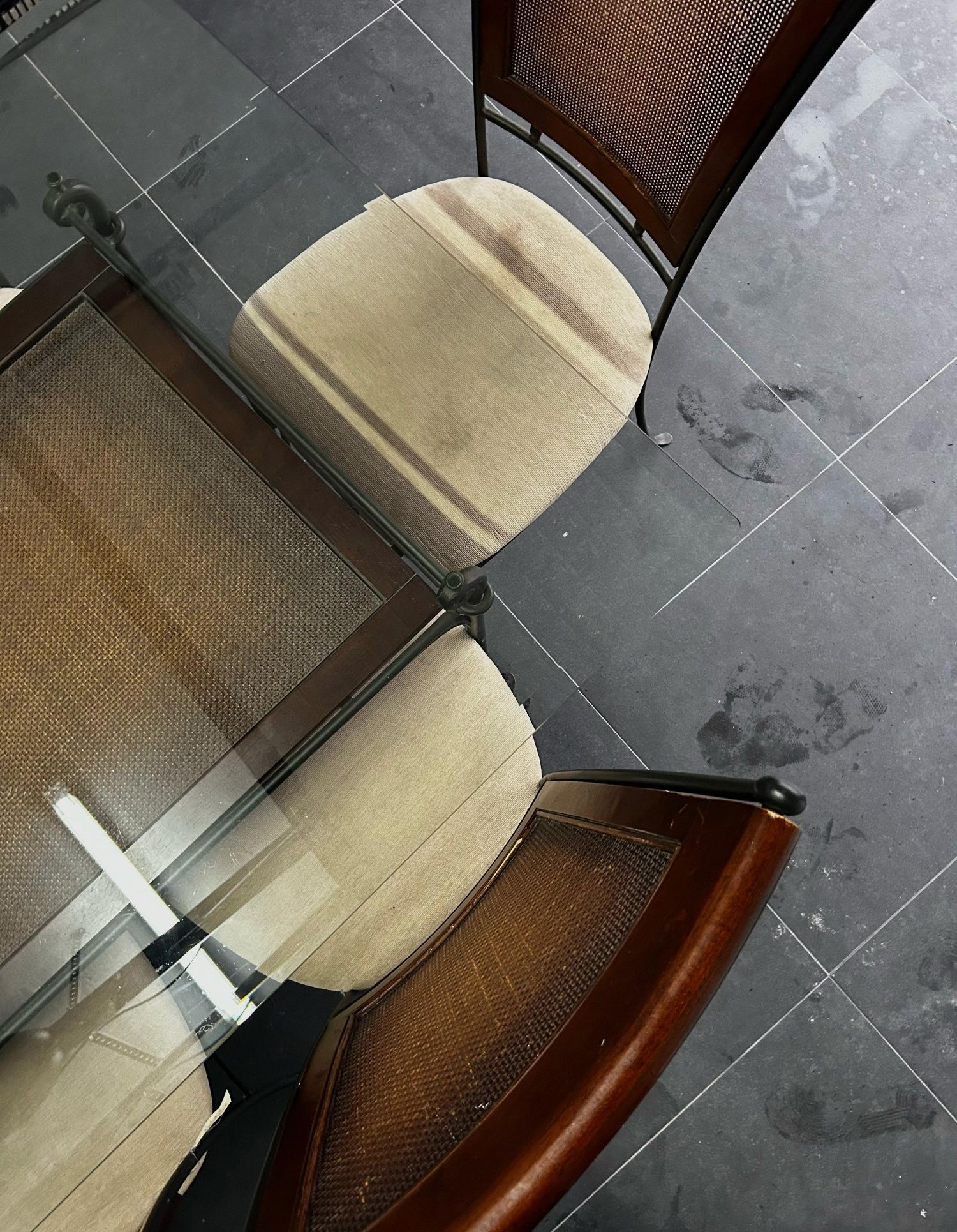 Mesa com 6 cadeiras