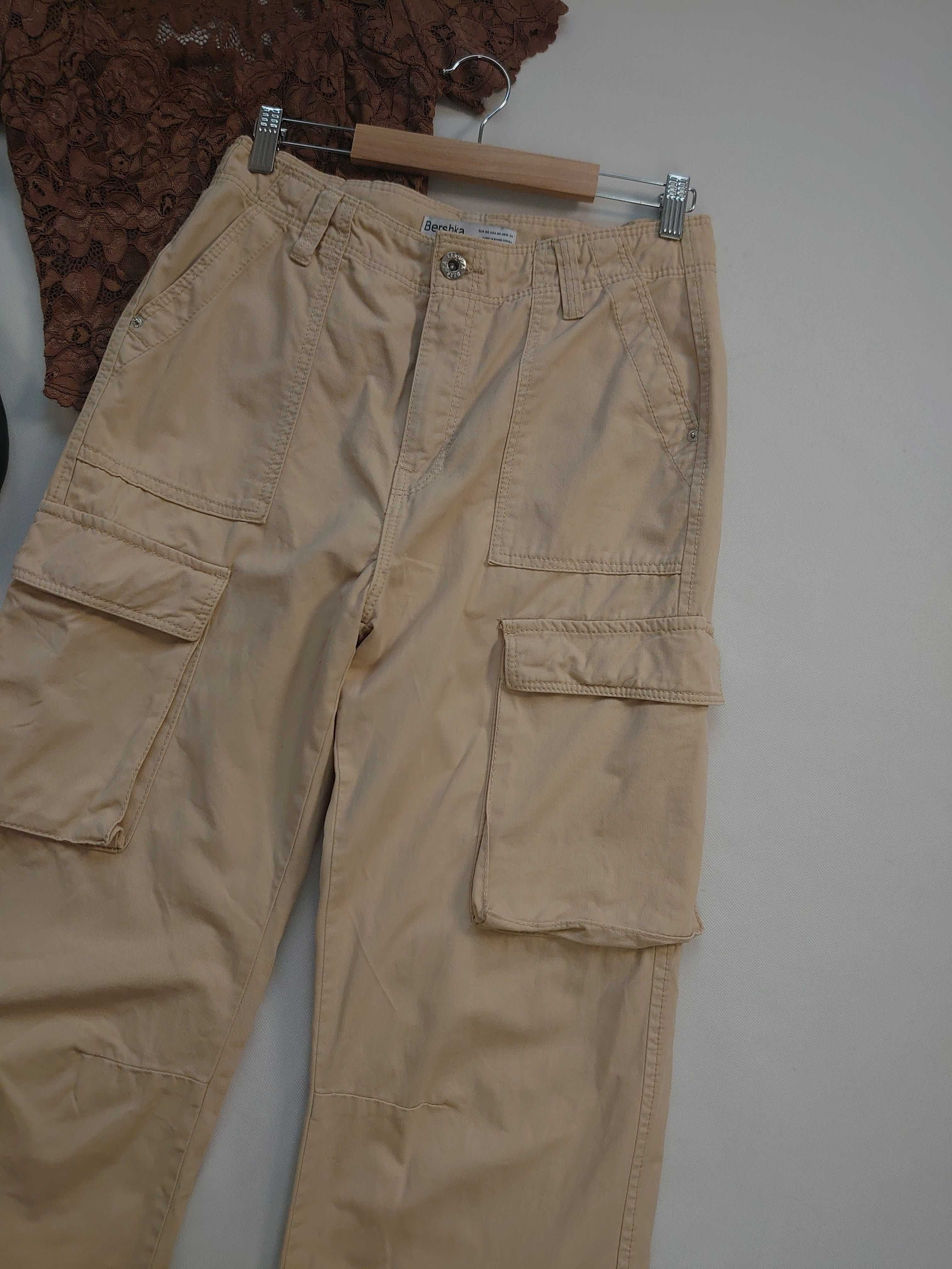 Spodnie cargo beżowe, Bershka 38