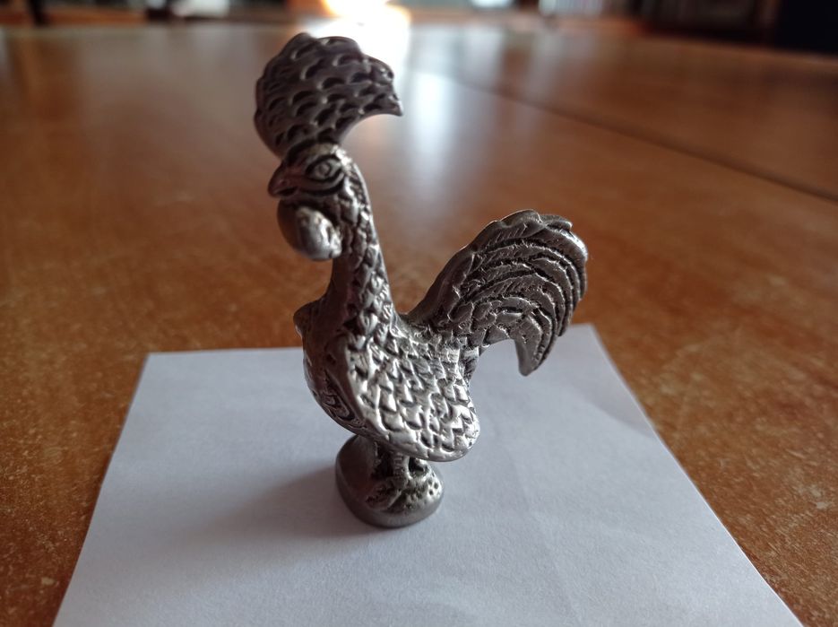 Galo em bronze - figura centenária