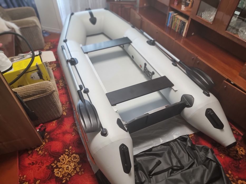 Лодка Kolibri KM-330.