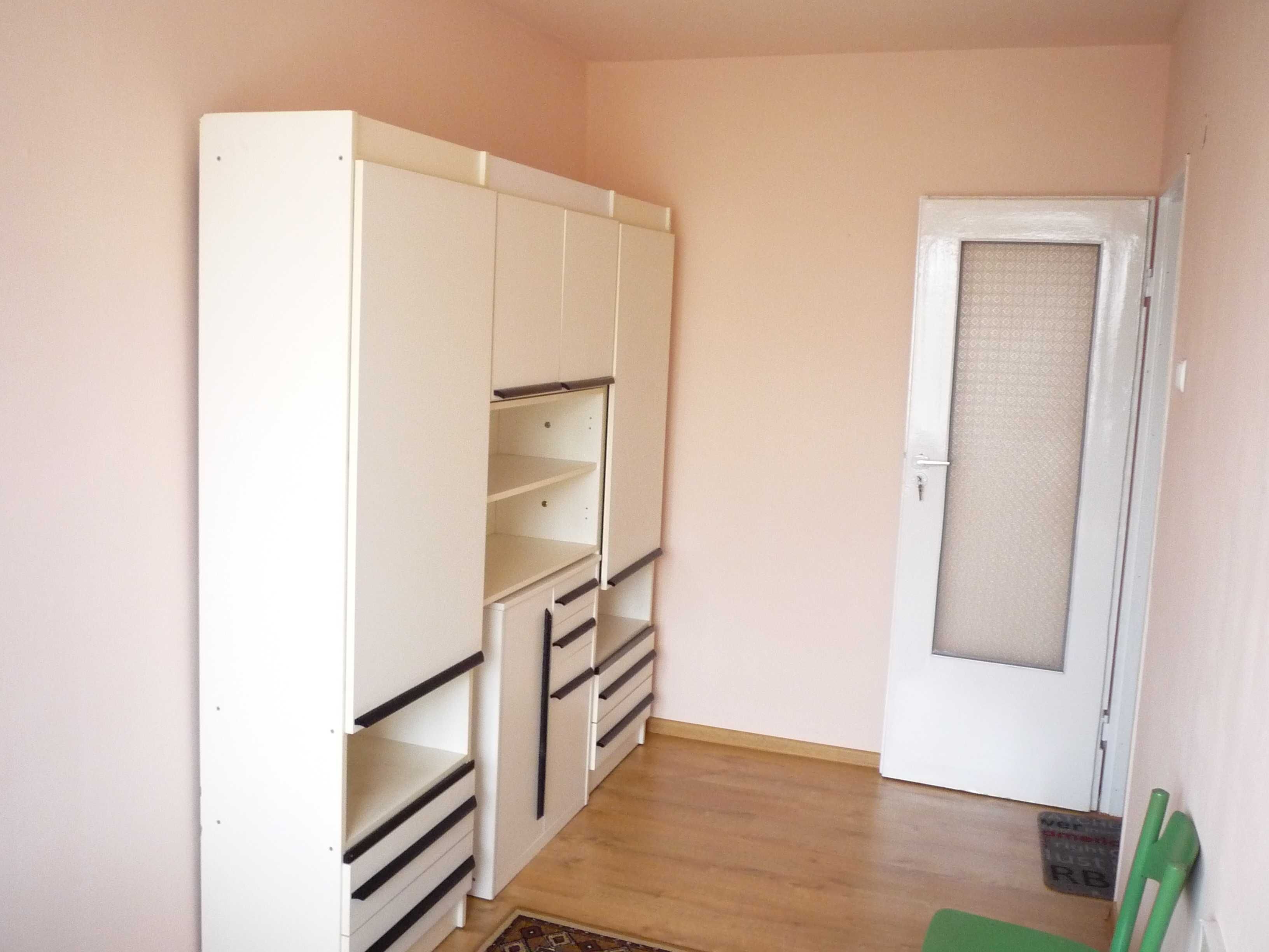 Wynajmę 2 pokoje w mieszkaniu 3 pokojowym na ulicy Paganiniego