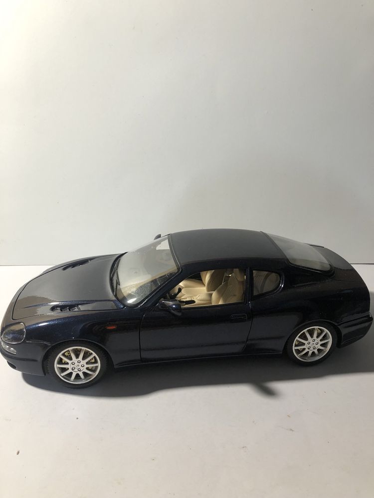 Maserati 3200GT burago 1/18