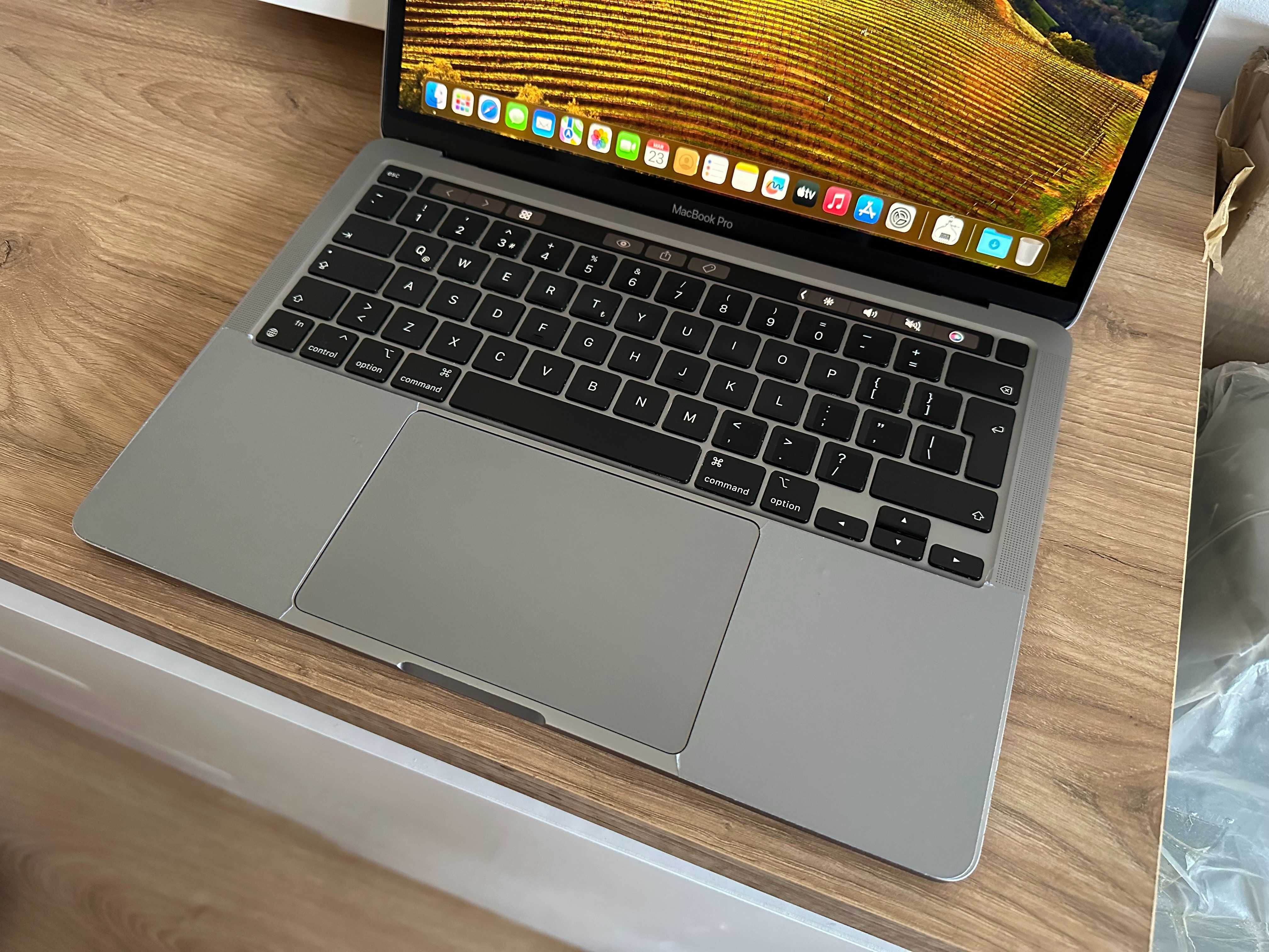 Laptop Apple MacBook Pro M1 13 256GB TouchBar Komplet