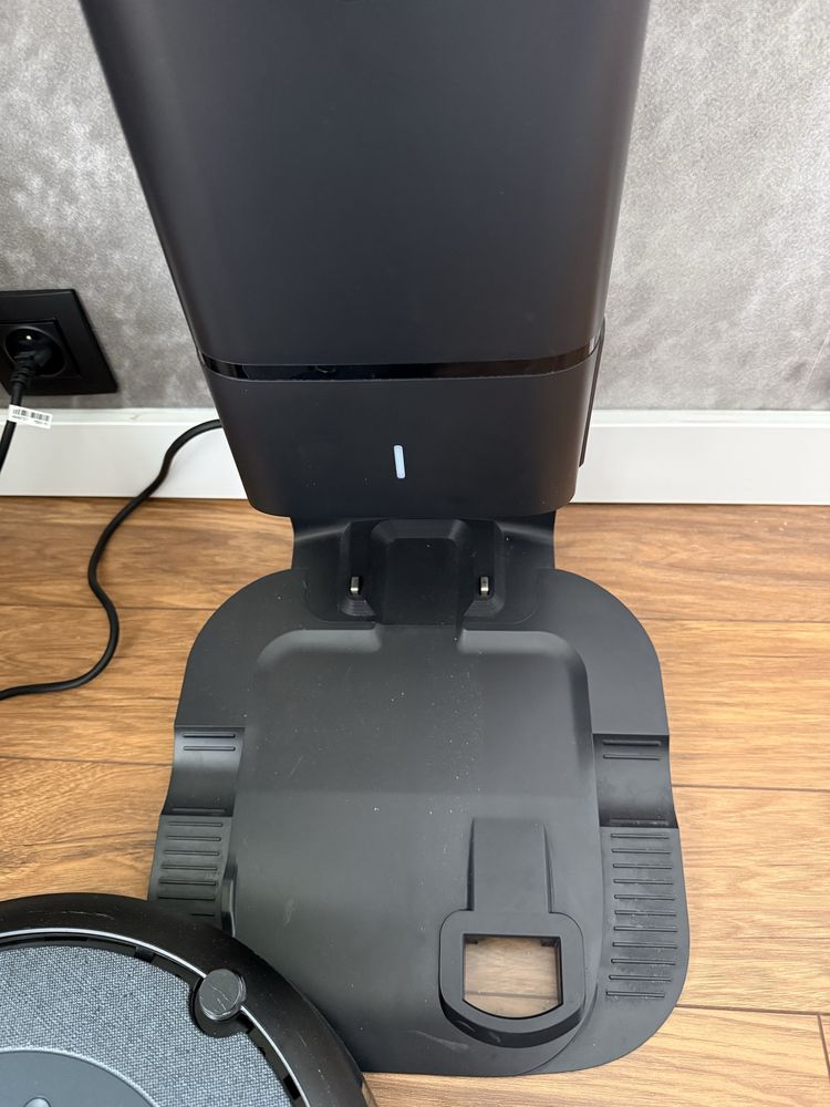 Robot roomba i5+