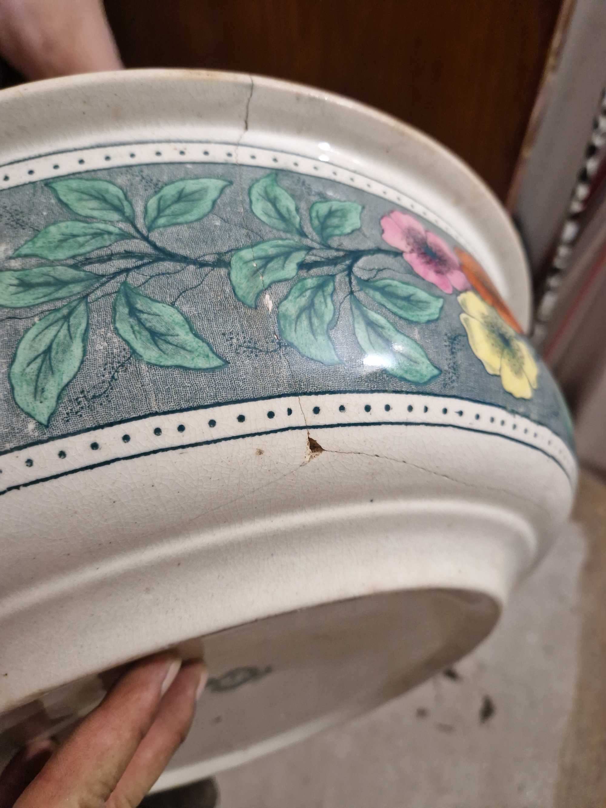 Jarro e bacia de porcelana floral
