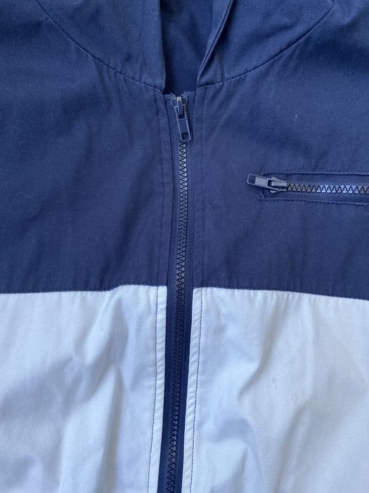 Blusão com corro e fecho da Brandy Melville