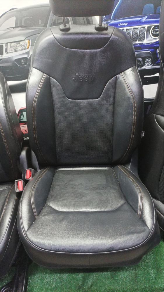 Шкіряний салон сидіння з преферацією Jeep Compass Renegade