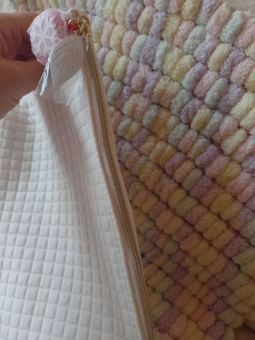 Ekskluzywna, biała kosmetyczka z Londynu, saszetka, Top Vintage