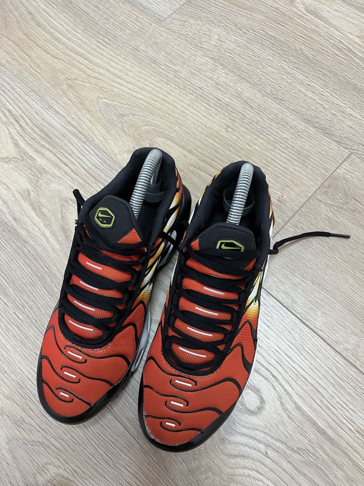 nike tn orange tiger