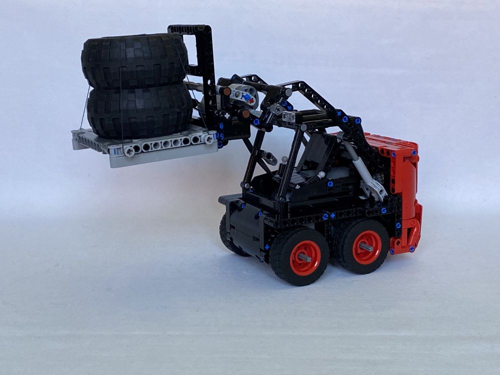 Modelka Lego Technic mini ładowarka kołowa