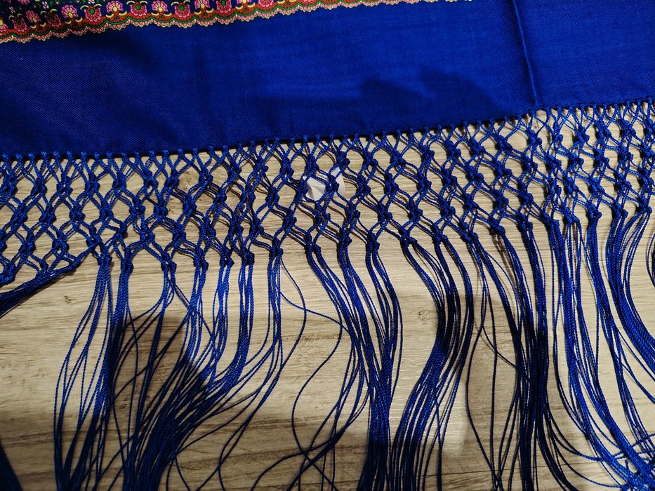 Sprzedam chustka nie szafir 100% wool