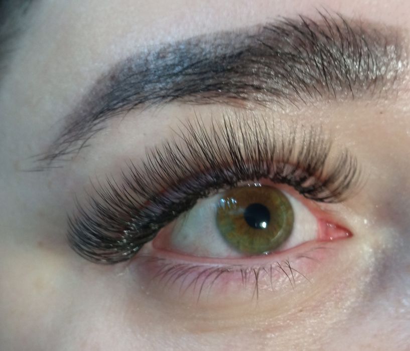 Нарощування вій.