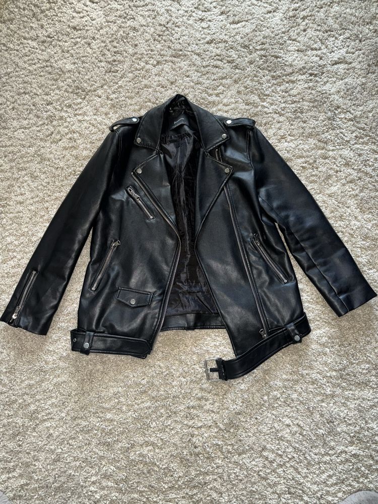 Кожанка Stradivarius, черная, размер xs/s oversize женская