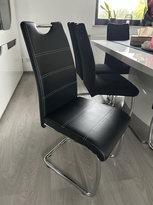 Stół i krzesła używane