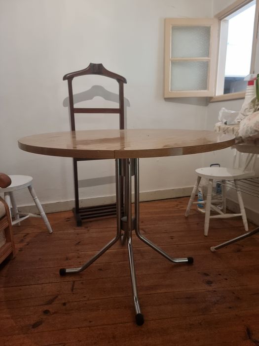 Mesa Redonda em Madeira