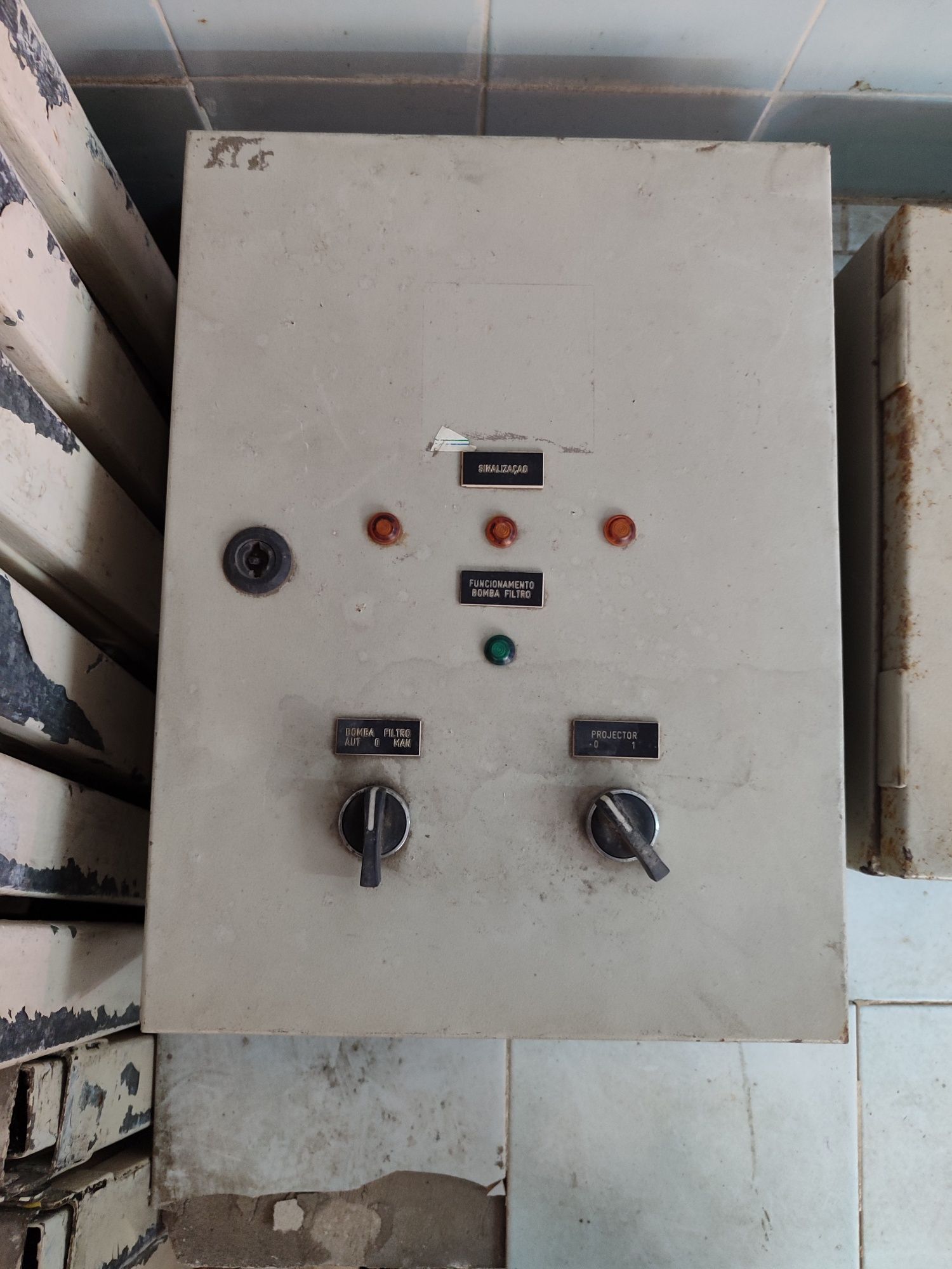 4 quadros elétricos unidade