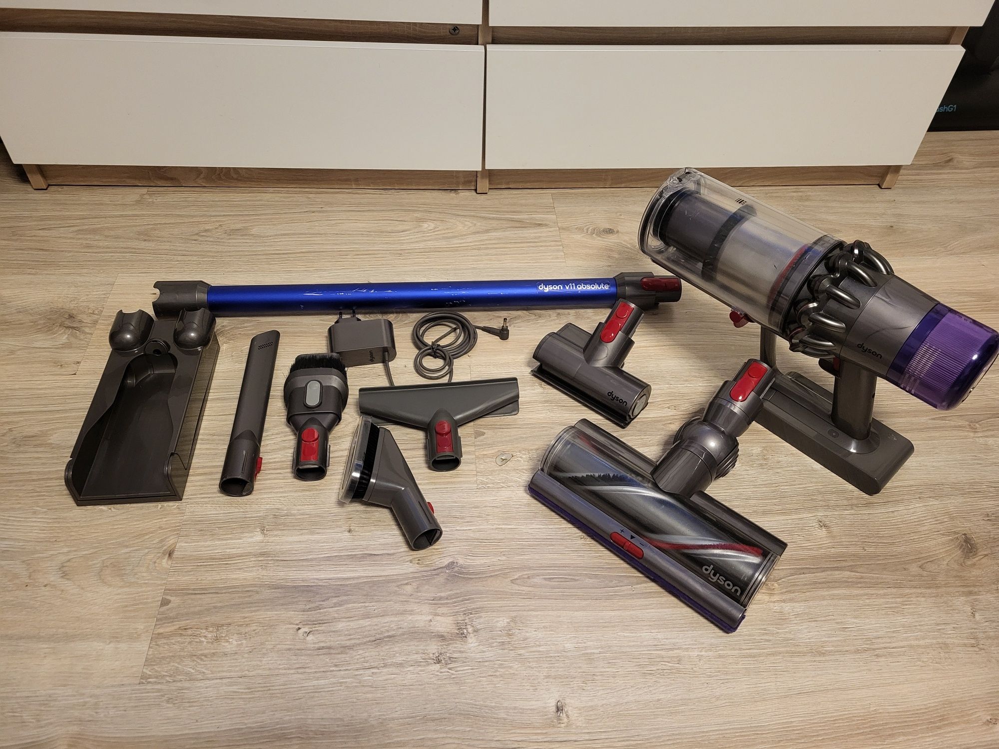 Odkurzacz Dyson V11 absolute bezprzewodowy pionowy ładny