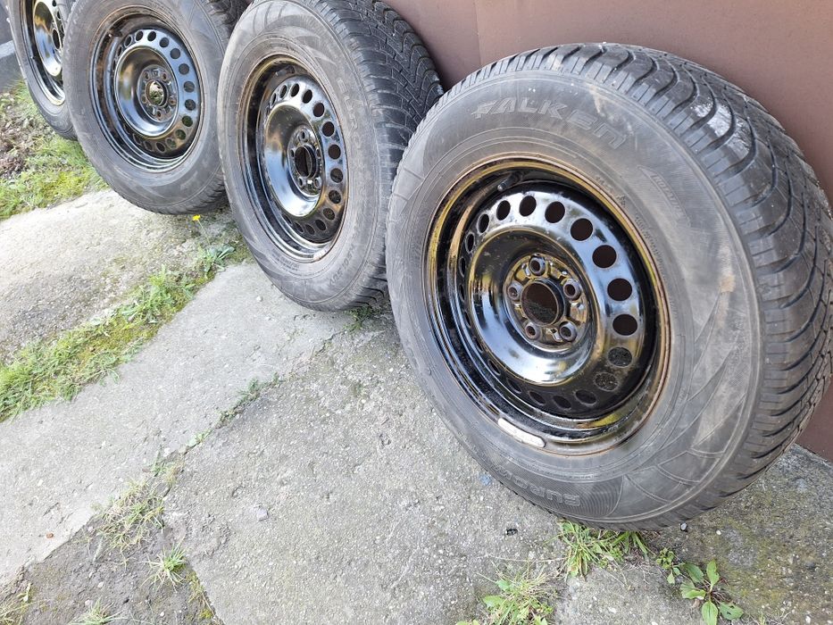 Felgi r16 rozstaw 5x114 z oponami zimowymi SUV