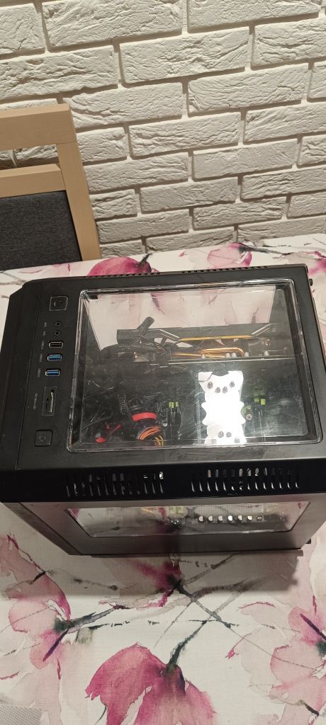 Komputer xeon E5-2650  v4, 16GB ram, ssd 240+hdd 500 , RX 5600 XT