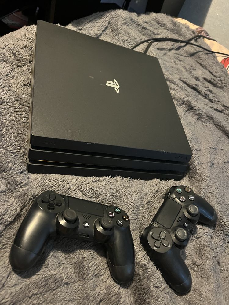 Личная Ps 4 Pro 1tb (СРОЧНО)