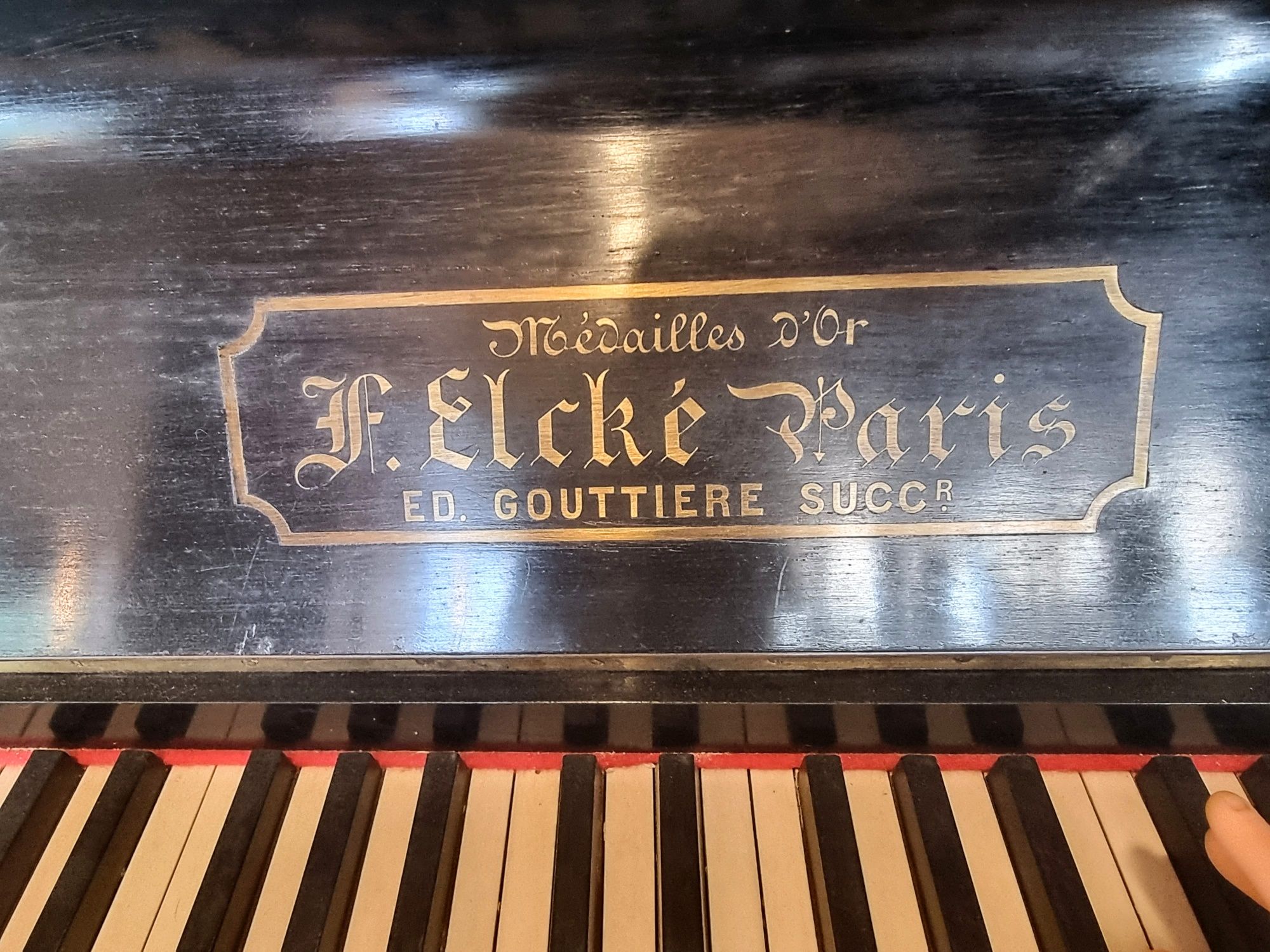 Piano antigo Elcke Paris