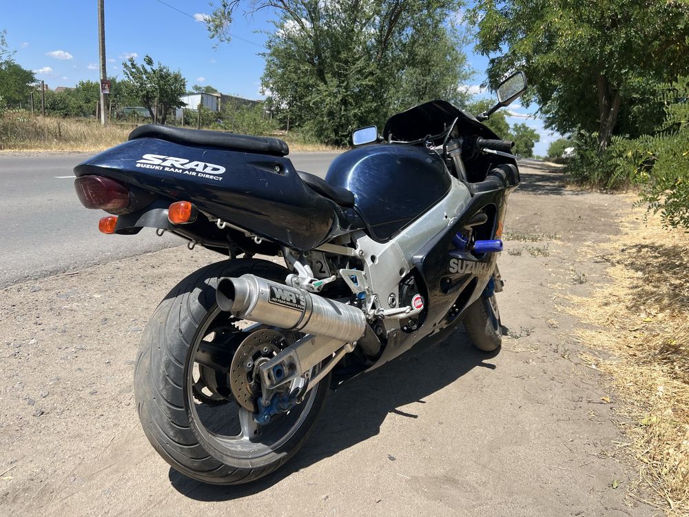 Suzuki R GSX 600кубов (достойный апарат за свою цену)