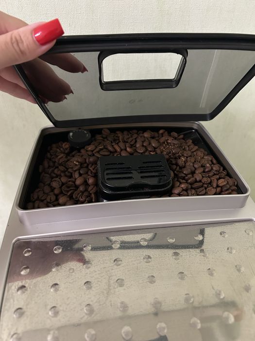 Продам кавомашинку Delonghi в доброму стані