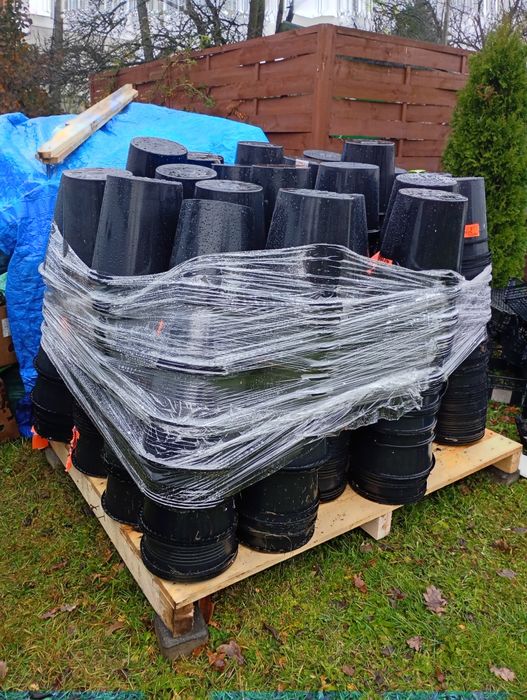 Doniczki produkcyjne 9,  10  litrów  nowe 1 zł
