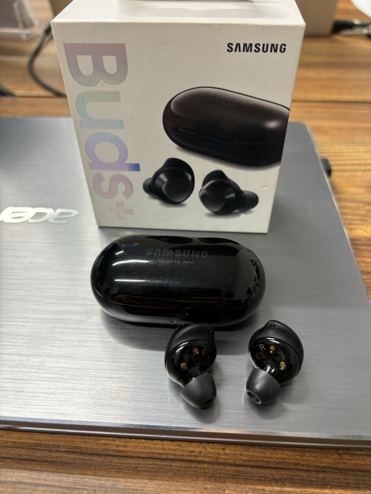 Продам навушники Samsung galaxy Buds+