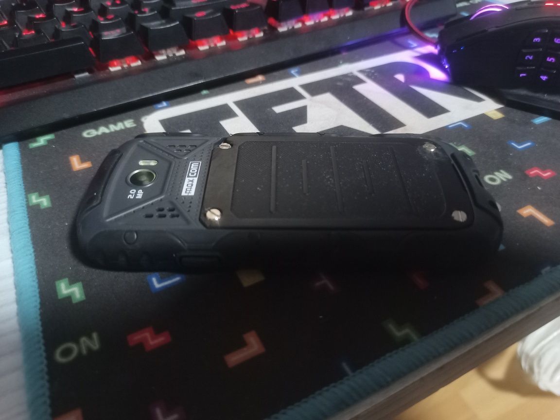 Pancerny telefon maxcom