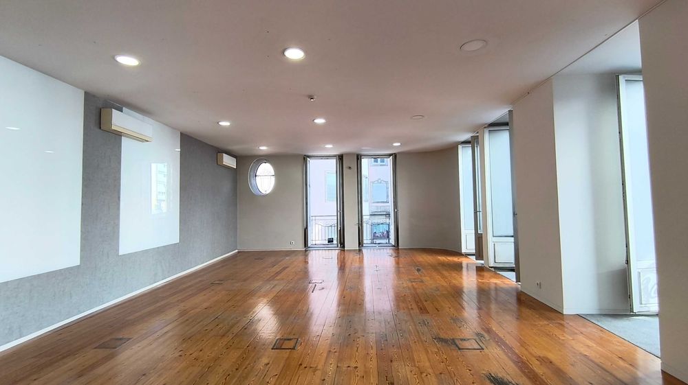 Para arrendar de escritório em rua Elísio de Melo, 41 Porto