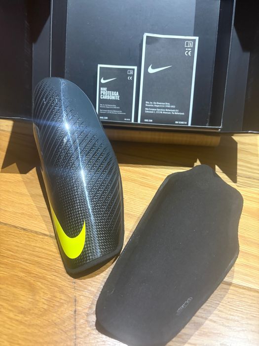 Caneleiras futebol Nike Carbonite