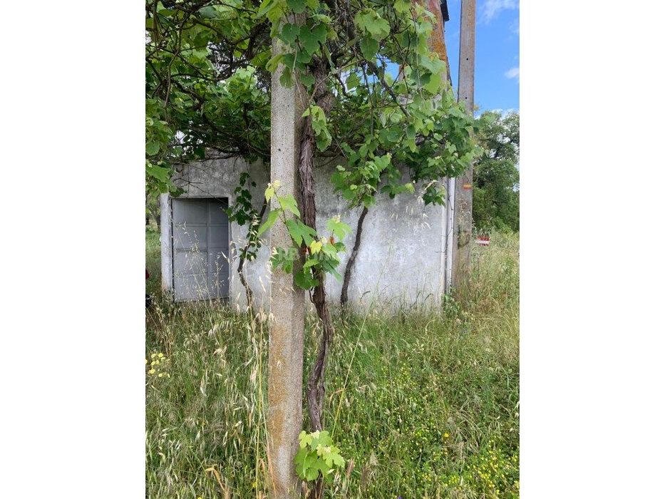 Armazém inserido em terreno rústico com 5.998 m² em Mato Miranda - ...