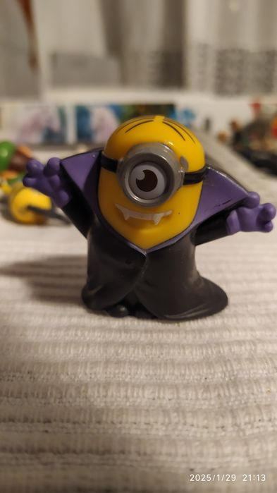 245. Minionek figurka