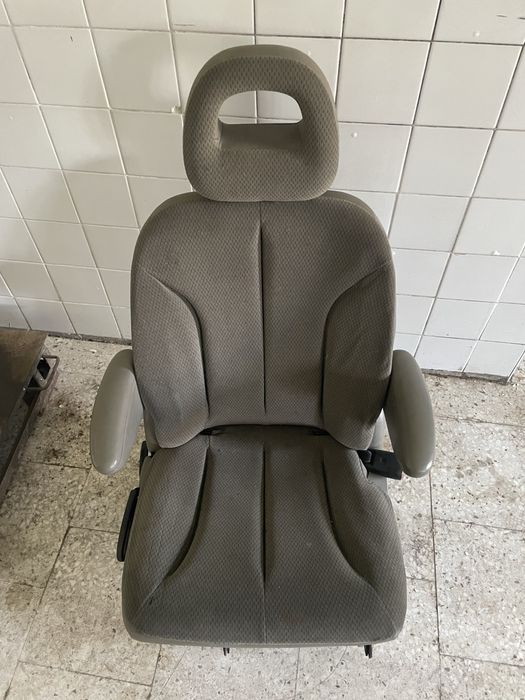 Fotele Fotel Siedzenie Siedzenia Chrysler Voyager III 04r